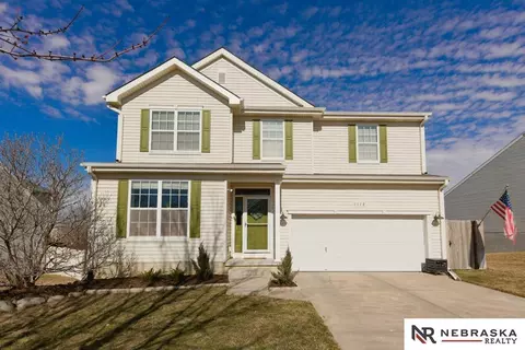 1112 Hardwood Dr, Papillion, NE 68046