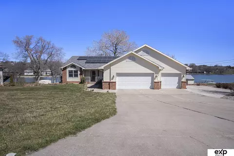 11114 W Lakeshore Dr, Blair, NE 68008