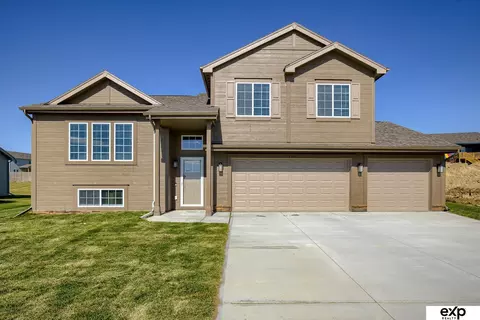 5304 Helwig Ave, Papillion, NE 68133