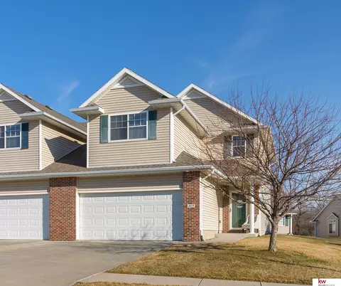 1823 N 176th Plz, Omaha, NE 68118