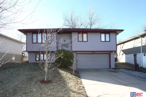5207 High St, Lincoln, NE 68506