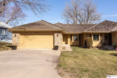 10974 Mayberry Plz, Omaha, NE 68154