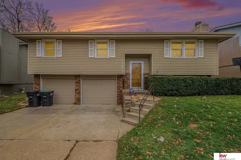 15937 Dorcas Cir, Omaha, NE 68130