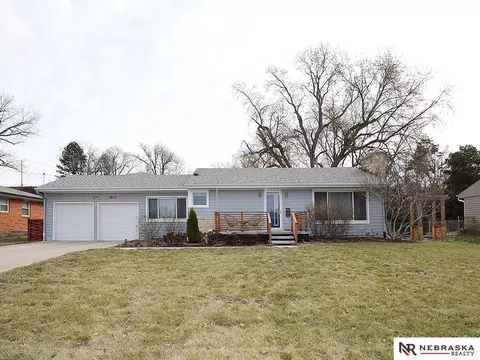 1013 N 67th Ave, Omaha, NE 68132
