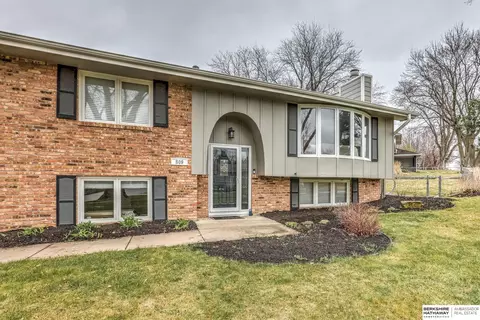 809 S 216th St, Elkhorn, NE 68022