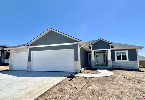 2220 S 93 St, Lincoln, NE 68520