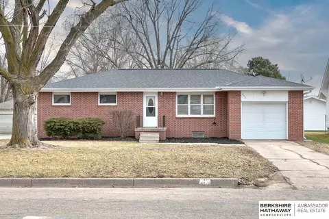660 N 9th St, Arlington, NE 68002