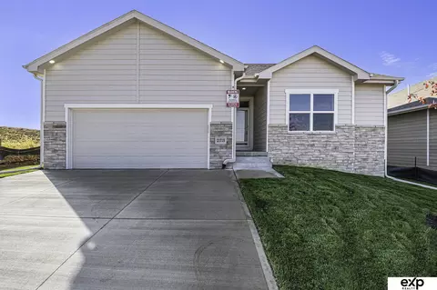 21715 Mcclellan Dr, Gretna, NE 68028