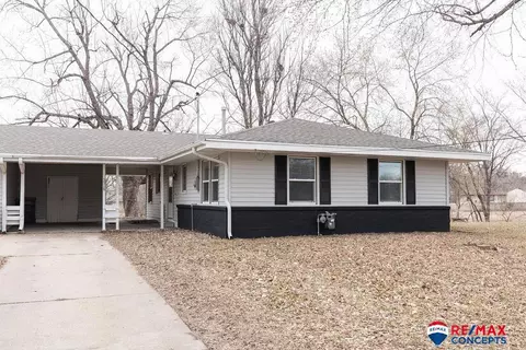 3318 Gott Cir, Lincoln, NE 68524