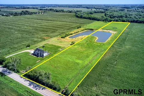 252 Between F Q St, Waterloo, NE 68069