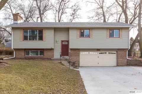 10511 Grand Ave, Omaha, NE 68134