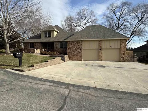 6329 S 118th Plz, Omaha, NE 68137