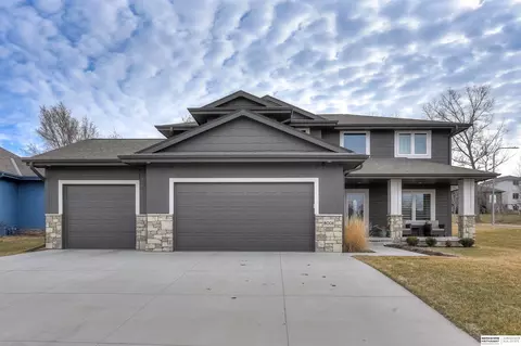 8001 N 166th St, Bennington, NE 68007
