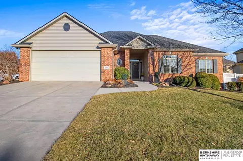 205 Allison Ave, Papillion, NE 68133