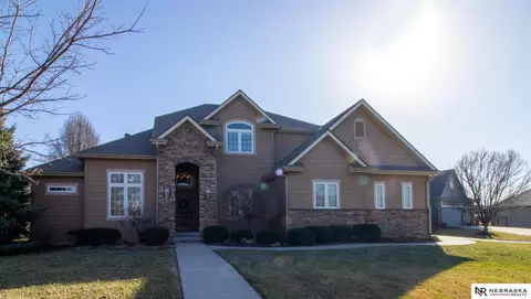 7707 Ponderosa Dr, Papillion, NE 68046