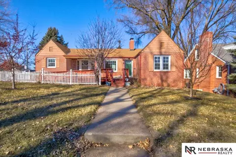 4950 Emmet St, Omaha, NE 68104
