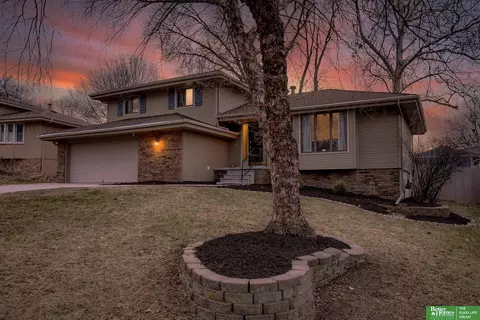 706 S 152 Cir, Omaha, NE 68154