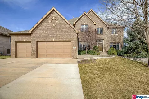 6921 N 118th Cir, Omaha, NE 68142