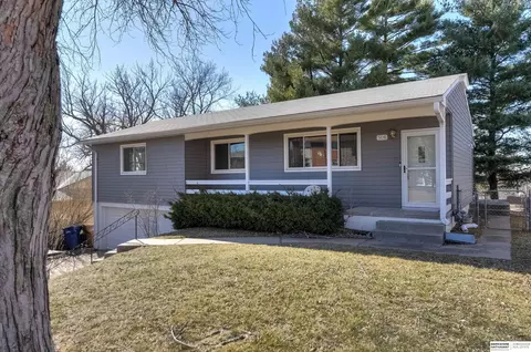 506 Wilshire Dr, Bellevue, NE 68005