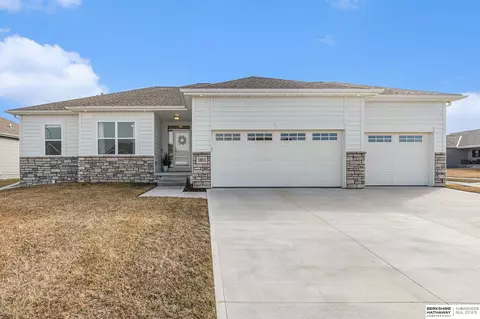 13011 S 55th St, Papillion, NE 68133