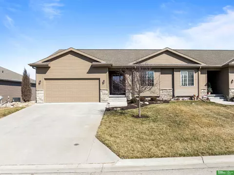 2914 Lakeside Dr, Plattsmouth, NE 68048