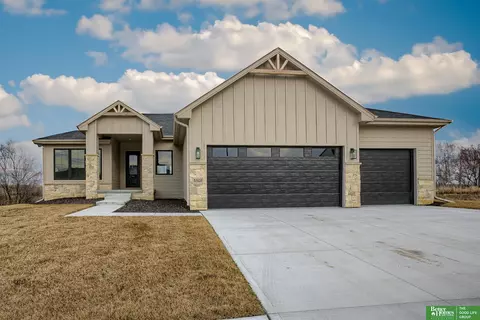 5507 N 205th St, Elkhorn, NE 68022