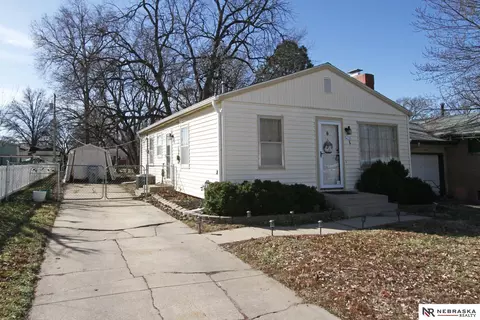 5429 Lexington Ave, Lincoln, NE 68504
