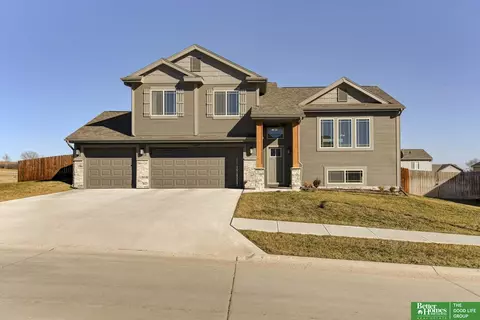 14817 S 19 St, Bellevue, NE 68123