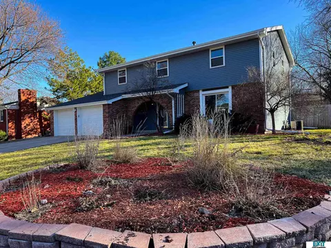 7301 Whitestone Dr, Lincoln, NE 68506