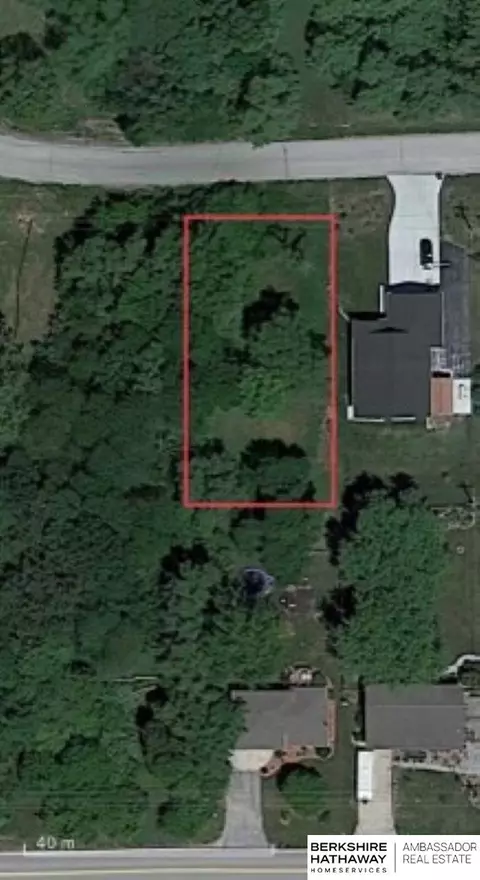 2001 Beaver Lake Blvd, Plattsmouth, NE 68048
