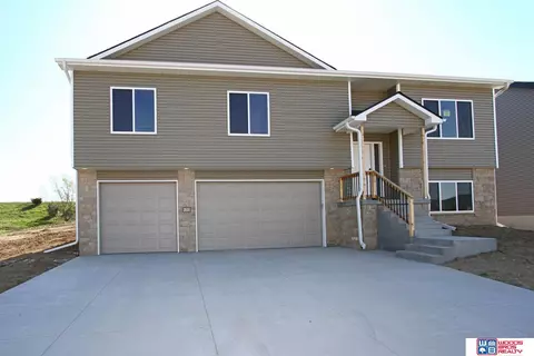 7110 NW 14th St, Lincoln, NE 68521
