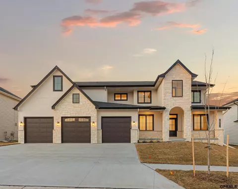 18204 Corby St, Omaha, NE 68022