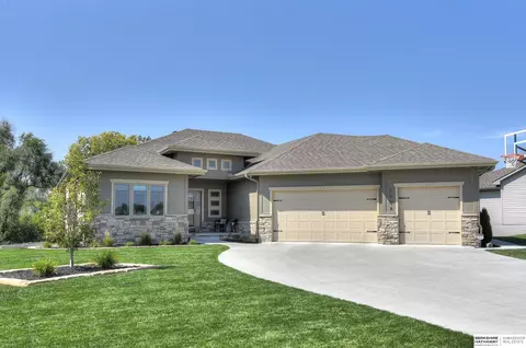 7904 S 181st Avenue Cir, Omaha, NE 68136