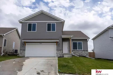 7915 N 93 St, Omaha, NE 68122
