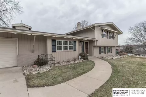 812 Leawood Dr, Omaha, NE 68154