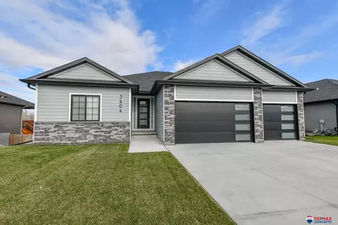 3404 Renegade Blvd, Lincoln, NE 68507