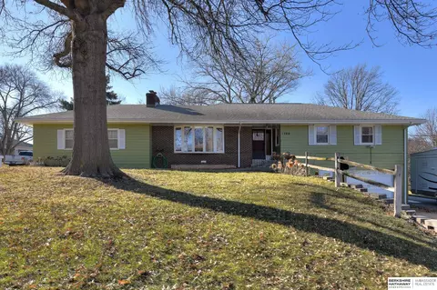1280 S 165th St, Omaha, NE 68130