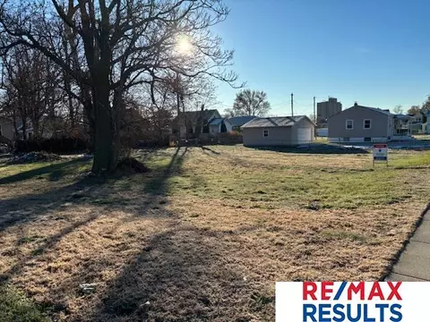 4001 N 4003 N 25th Ave, Omaha, NE 68111