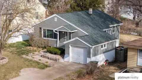 5730 Manderson St, Omaha, NE 68104