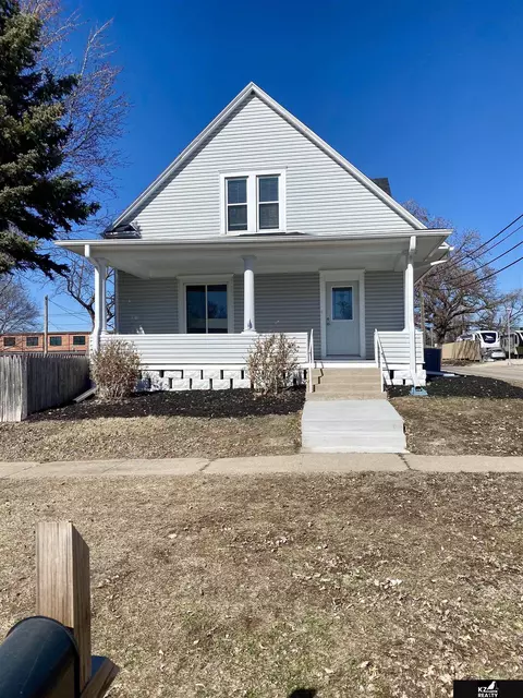 802 Seward St, Seward, NE 68434