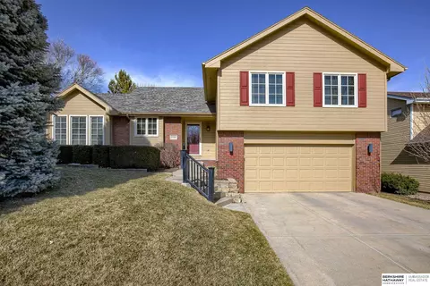 15418 Corby St, Omaha, NE 68116