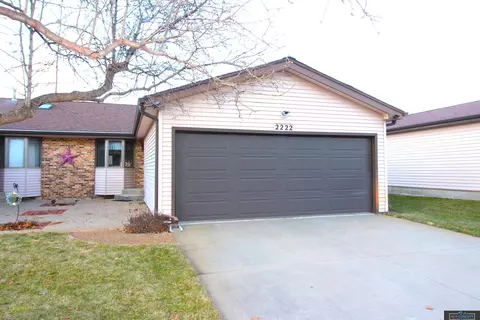 2222 Southwood Pl, Lincoln, NE 68512