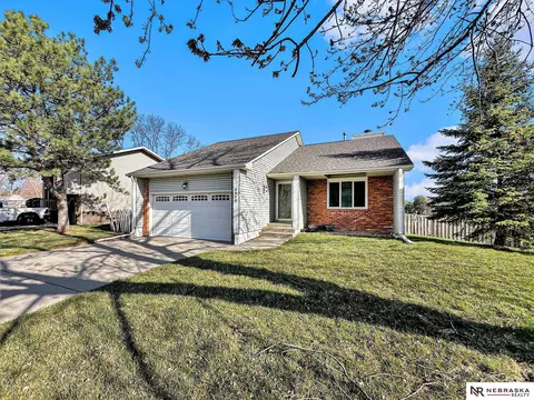 6948 Antler Dr, Lincoln, NE 68516
