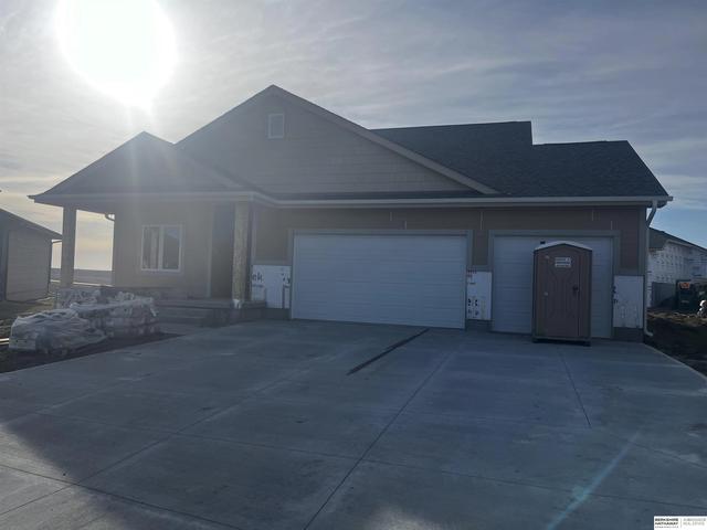 1075 Lilac Cir, Springfield, NE 68059