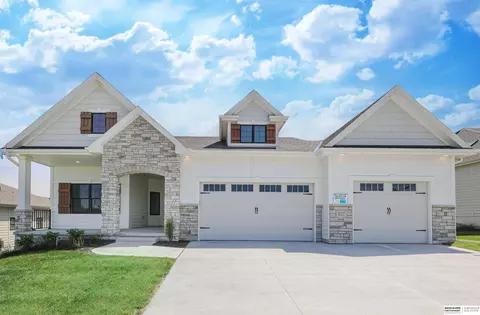 21727 Blaine St, Elkhorn, NE 68022