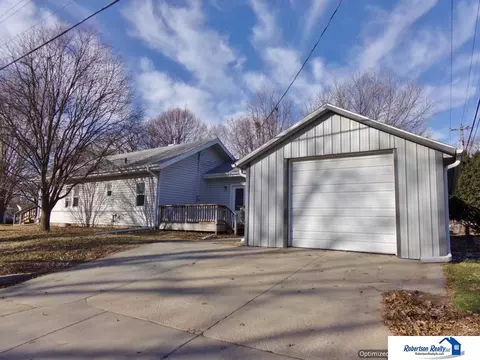 1722 Washington St, Beatrice, NE 68310 photo 4