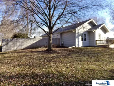 1722 Washington St, Beatrice, NE 68310 photo 3