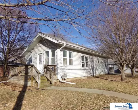 1722 Washington St, Beatrice, NE 68310 photo 2