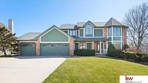 2813 Courtney Cir, Bellevue, NE 68123