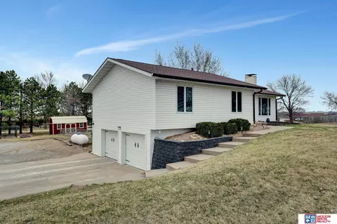 Exterior - 643 Overlook Ln, Beatrice, NE 68310 photo 2 of 12